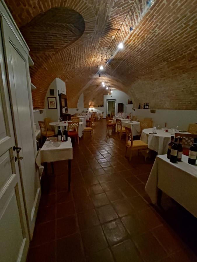 Foresteria Ristorante Conti Roero Monticello d'Alba Exterior photo
